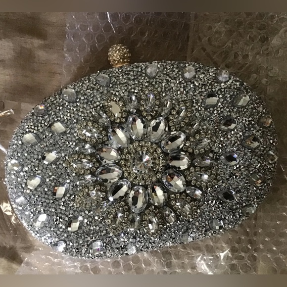 Elegant Silver‎ Crystal Clutch